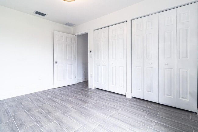 Building Photo - 163 W Blue Heron Blvd