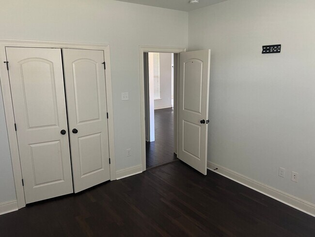 Building Photo - 101 Lexi Falls Ln