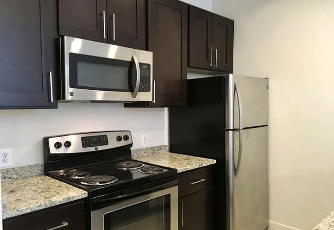 Building Photo - 300 Cathedral St