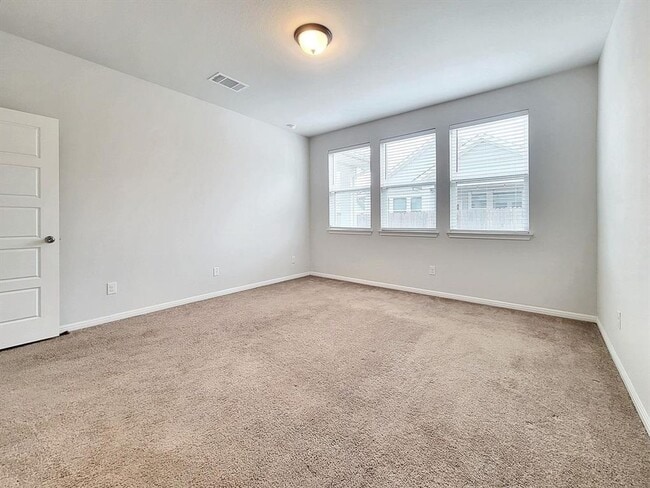 Building Photo - Modern 3BR/2BA Home with Garage & Fenced Backyard