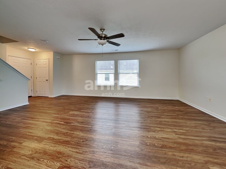 Building Photo - 216 Heftner Cir