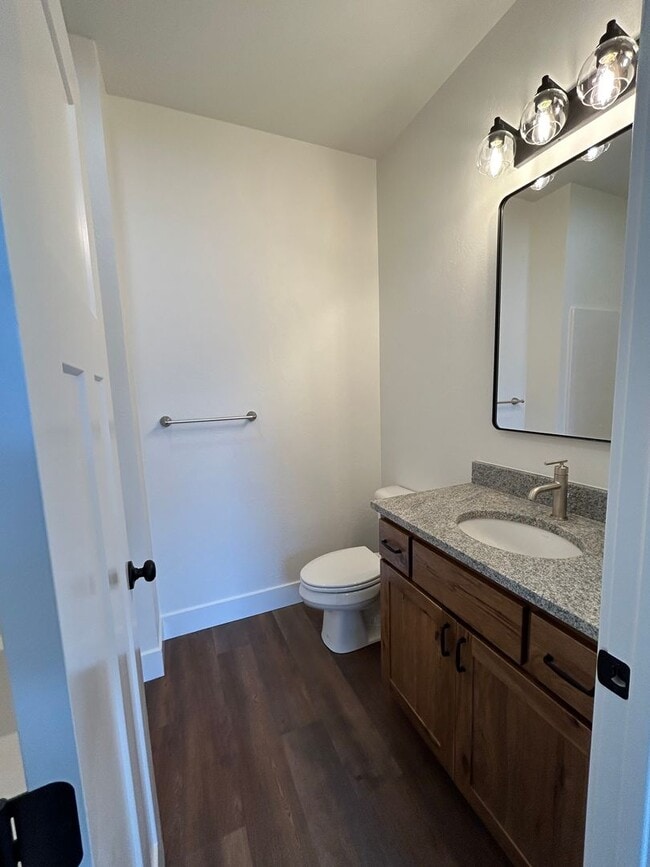 Building Photo - New Townhome