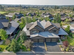 Building Photo - Spacious Tetherow Home with Community Amenities