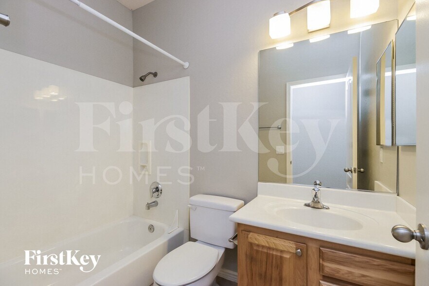 Building Photo - 113 N Warren St