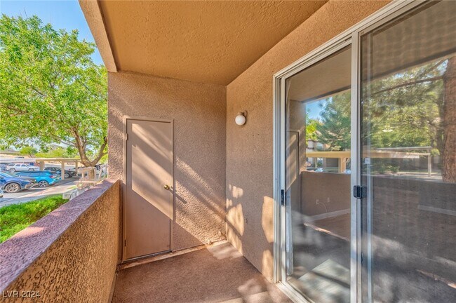 Building Photo - 231 W Horizon Ridge Pkwy