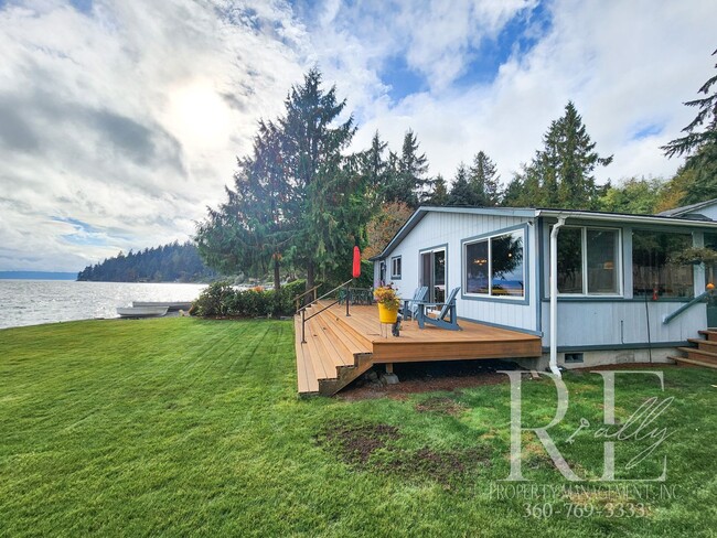 Building Photo - Charming Waterfront Retreat in Poulsbo, Wa...