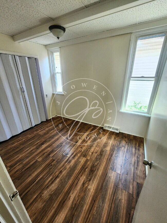 Building Photo - Spacious 2 Bed Home Minutes from Downtown Toledo