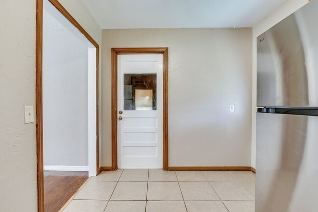 Building Photo - Charming 2-Bedroom Home with Original Hard...