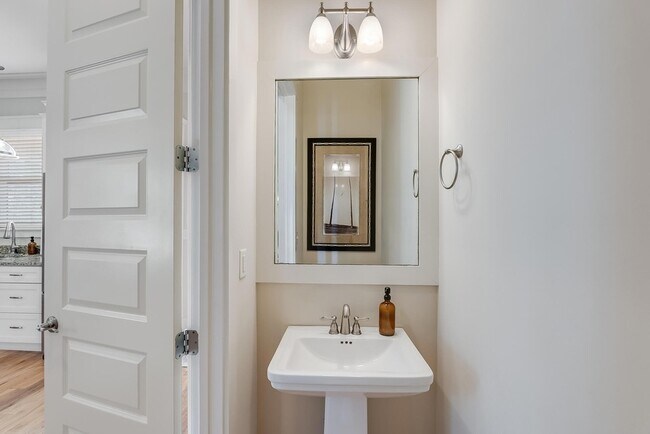 Building Photo - 45 Pine Knoll Ln