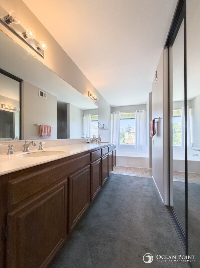 Building Photo - 4 Bedroom Home for Rent in Moorpark!