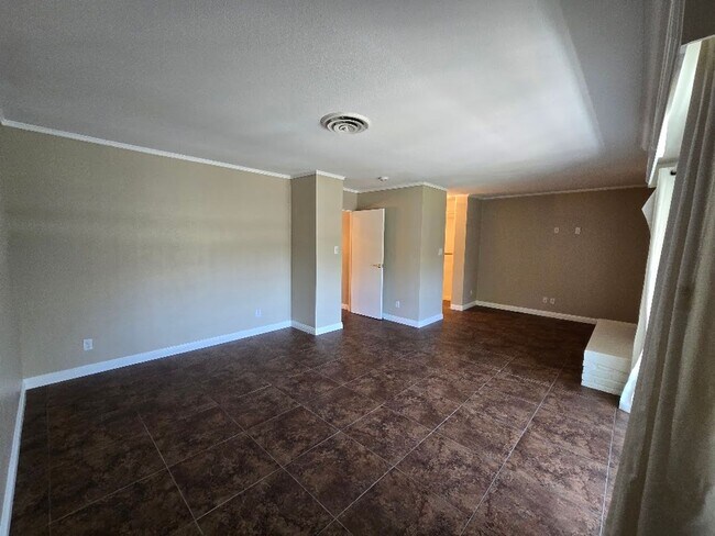 Building Photo - 3030 El Camino Ave