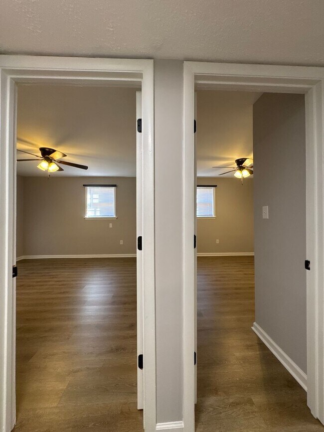 Building Photo - Quail Valley-6A