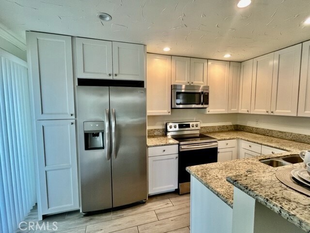 Building Photo - 45303 Sunset Ln