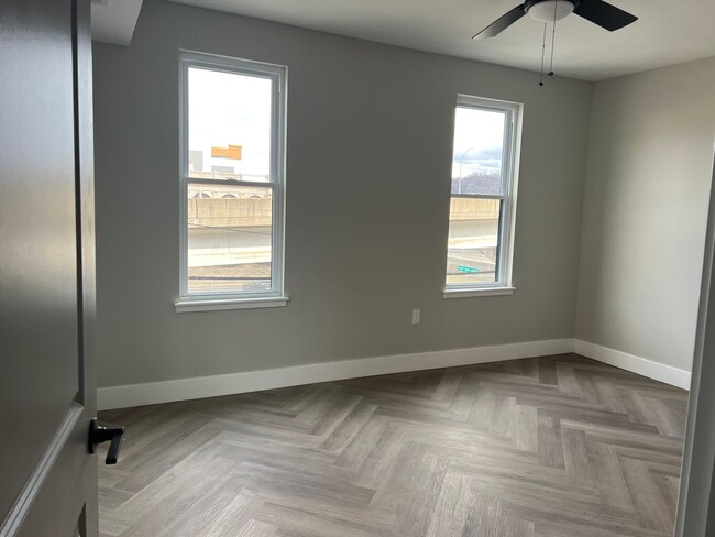 Building Photo - eml649