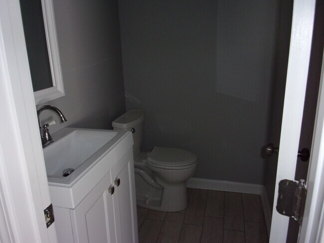 Building Photo - 1594 Oakwood St