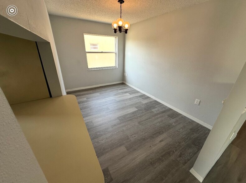 Building Photo - 290 Spring Dr