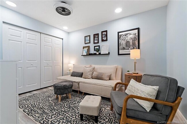 Building Photo - 310 SE Denver Ave