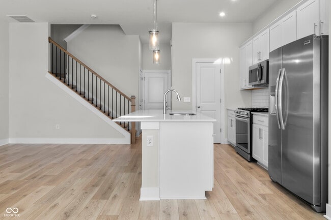 Building Photo - 812 Kinzer Ave