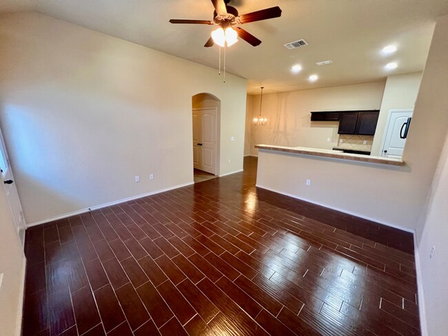 Building Photo - Luxury Duplex in New Braunfels, TX!