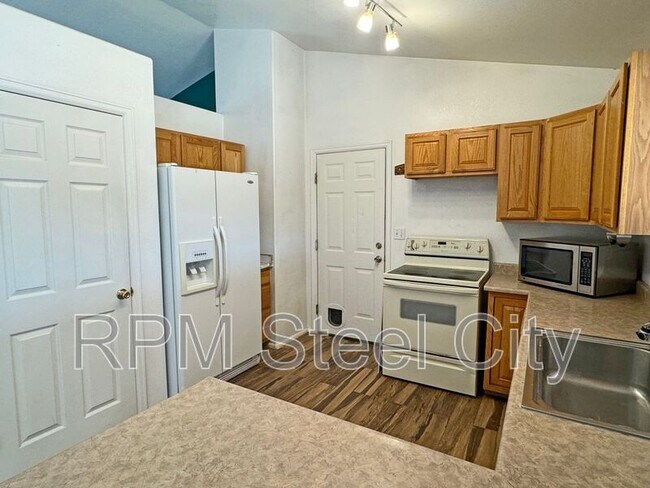 Building Photo - 1456 Gem Dr