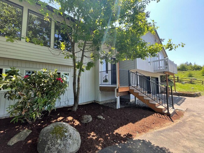 Building Photo - Private Valley Remodeled Home In Damascus 3Bd/2.5Ba with Basement!!! Beautiful Deck with Amazing ...