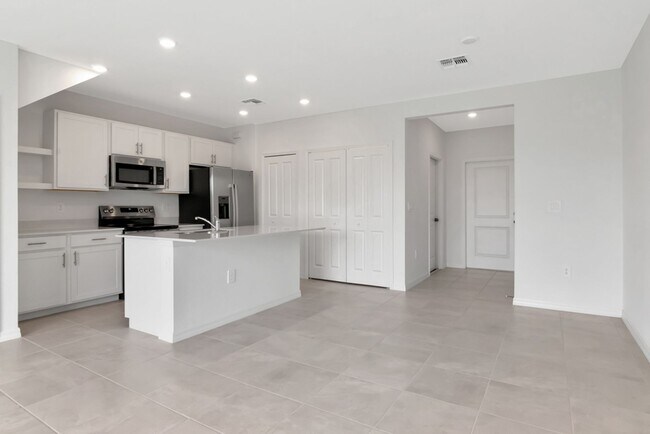 Building Photo - Luxury Townhouse for Rent in Lakewood Ranch