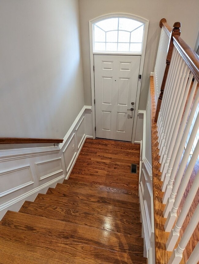 Building Photo - Gorgeous 3 level townhouse in North Potoma...
