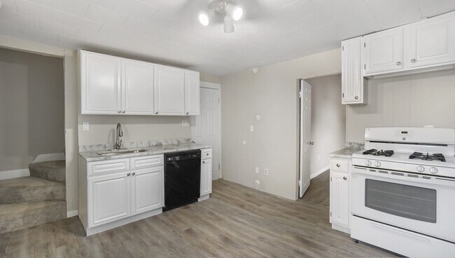 Primary Photo - 64 Arnold St