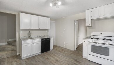 Building Photo - 64 Arnold St