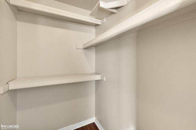 Building Photo - 46267 Terrace Dr