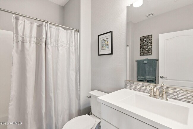 Building Photo - 2425 W Bronco Butte Trl