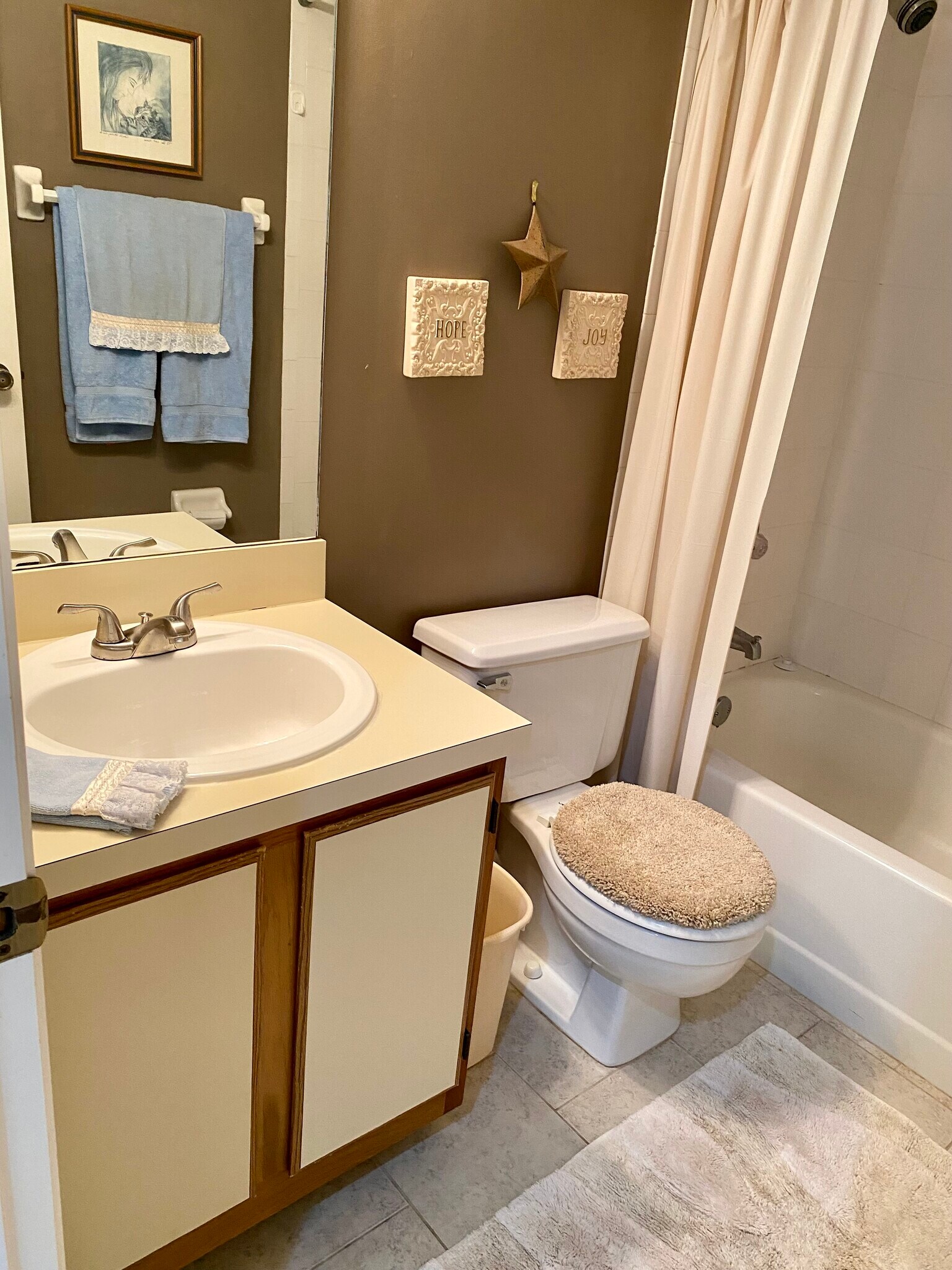 Building Photo - 1515 NE Beacon Dr