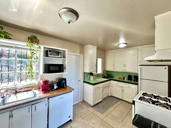 Building Photo - Charming 2 Bed / 1 Bath Home in Desirable Oak Park in San Diego