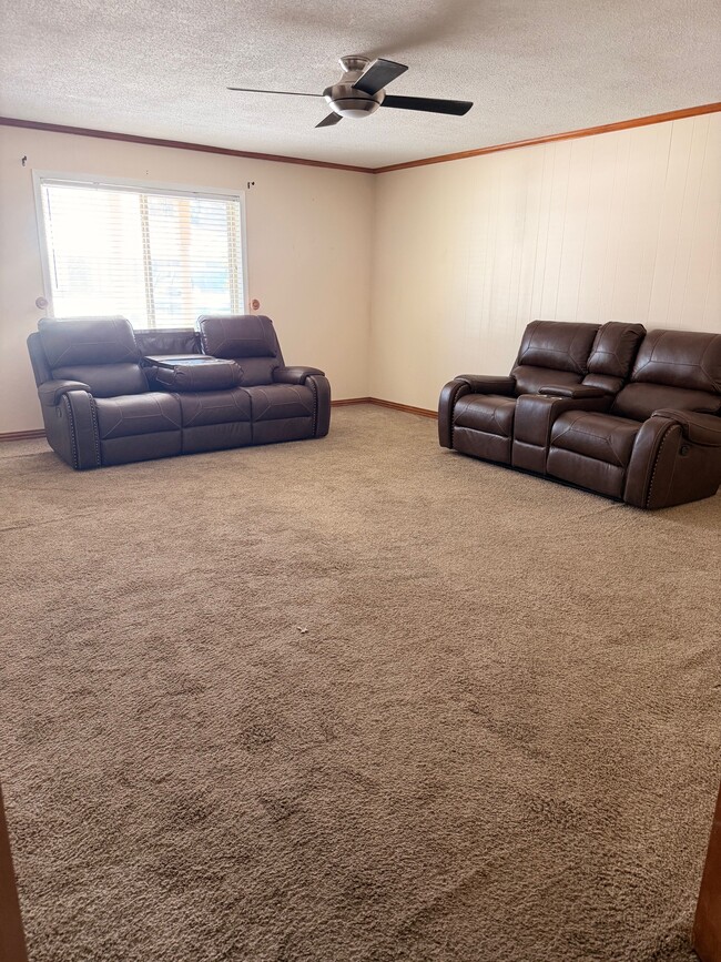 Building Photo - 2914 Hemlock Dr