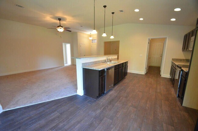 Building Photo - 125 Lillian Wy