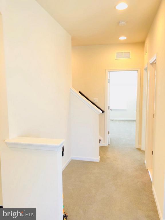 Building Photo - 460 Coneflower Ln
