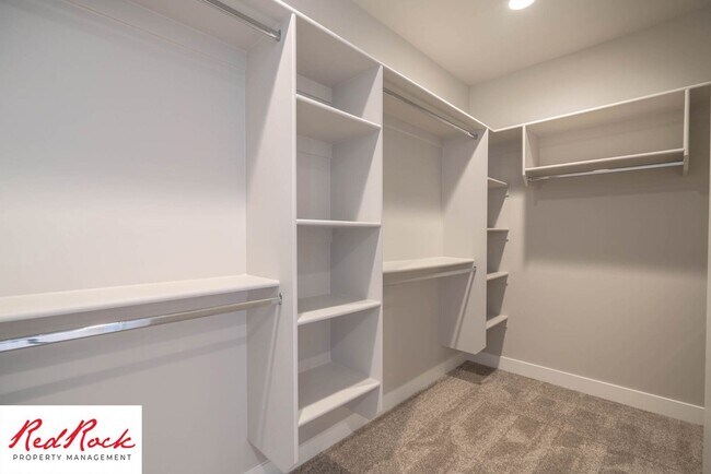 Building Photo - Beautiful 4-Bedroom 2.5 Bath with a 3 Car ...