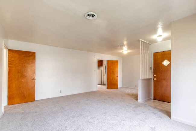 Building Photo - 809 Crescent St