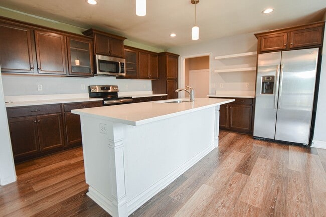 Building Photo - Pet Friendly Four Bedroom!