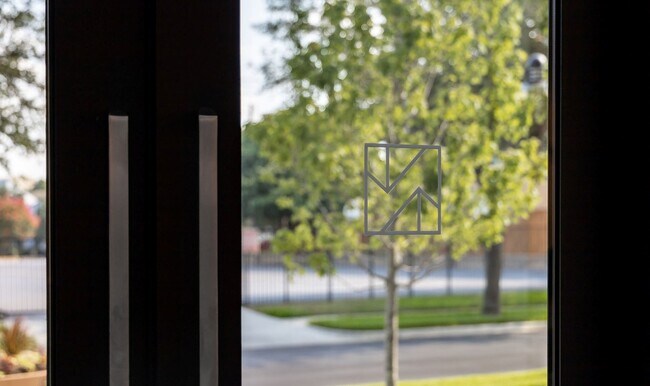 Building Photo - Modern 3-Bedroom Apartment with Smart Home...