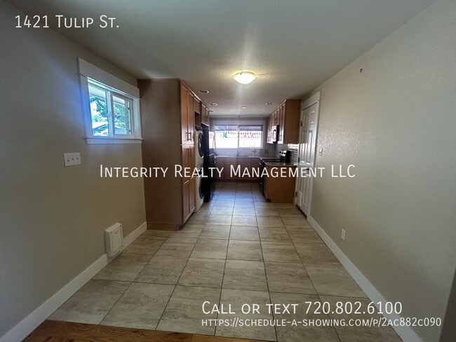 Building Photo - 1421 Tulip St