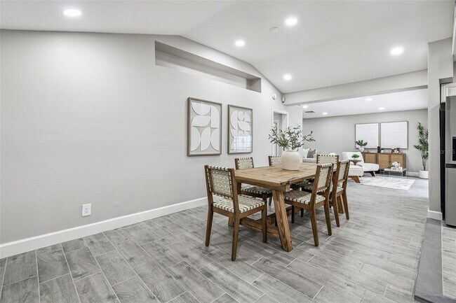 Building Photo - 2 S Treasure Dr