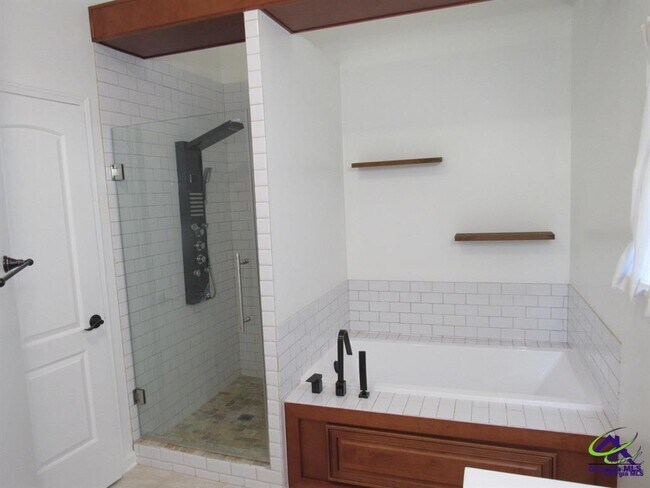 Building Photo - 100 Sunchase Ct