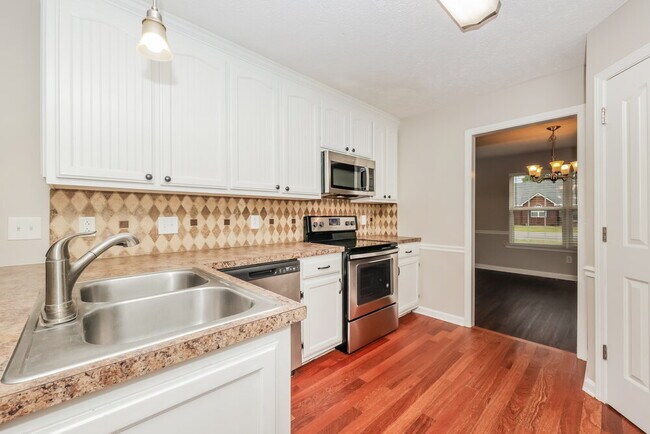 Building Photo - 1924 Pennington Dr