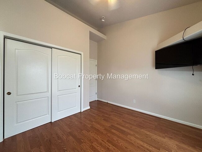 Building Photo - 963 Ranchview Cir