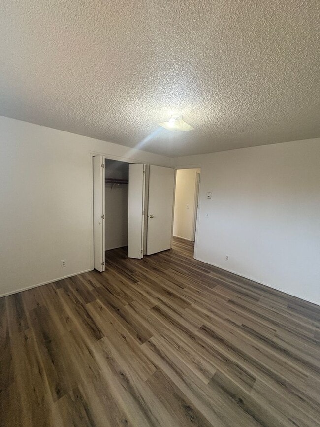 Building Photo - 3 Bedroom, 2 Bathroom House in Bethel-Dane...
