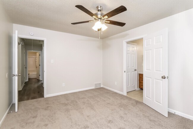 Building Photo - 7073 Gleneagles Dr