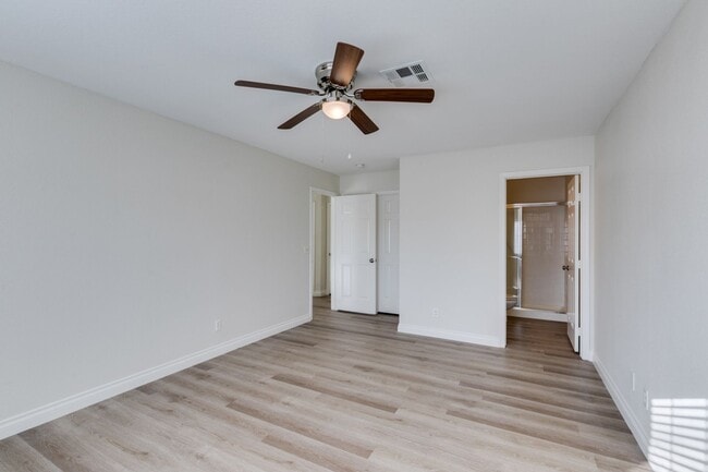 Building Photo - North Summerlin Townhouse with attached garage - 2 master suites