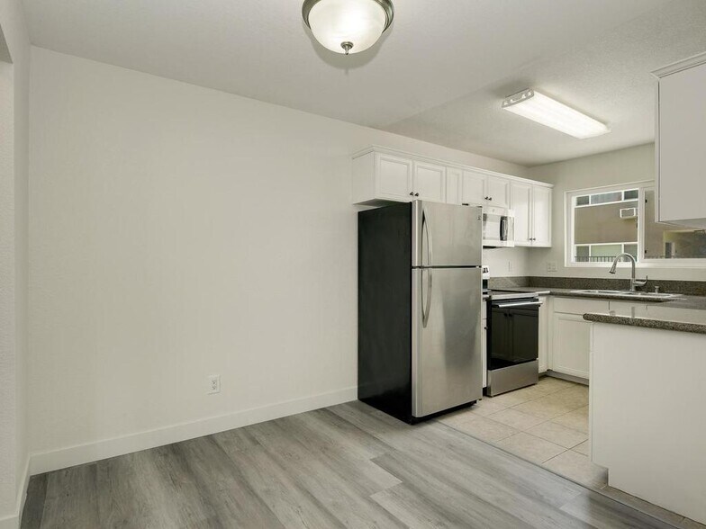 Building Photo - 6602 Beadnell Way