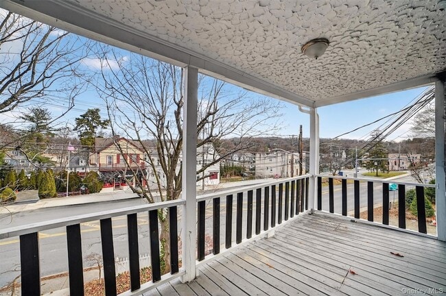 Building Photo - 364 Ashford Ave